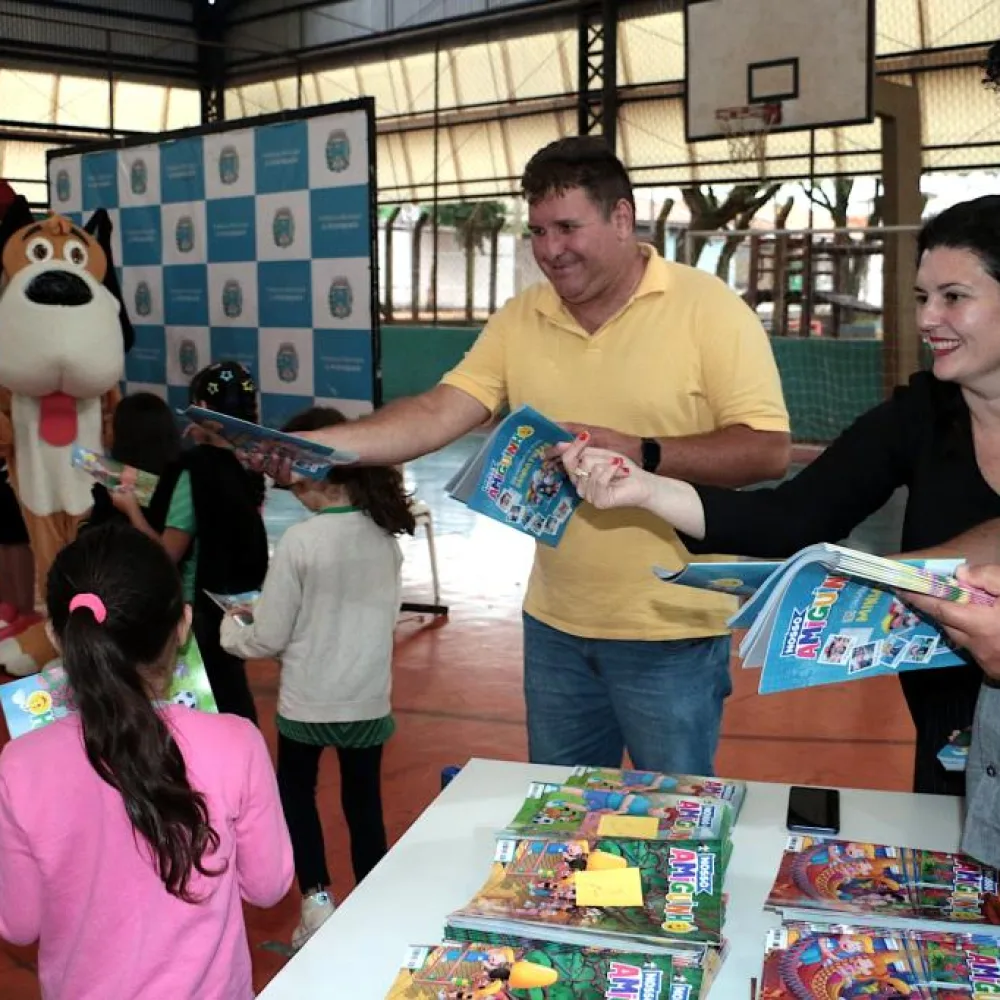 Iniciativa em Araraquara leva revistas mensais e incentivo à leitura para estudantes da rede municipal