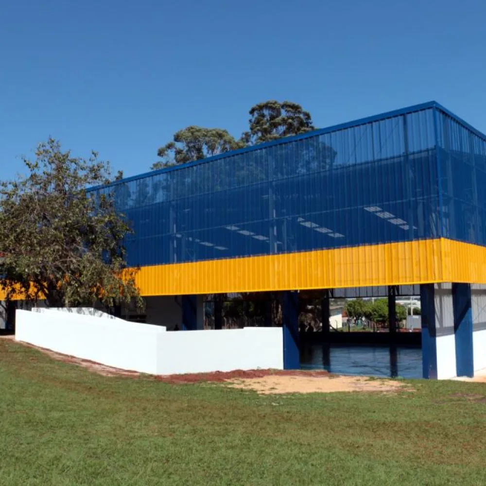 Escola municipal Waldemar Safiotti ganha segundo espaço coberto para atividades esportivas
